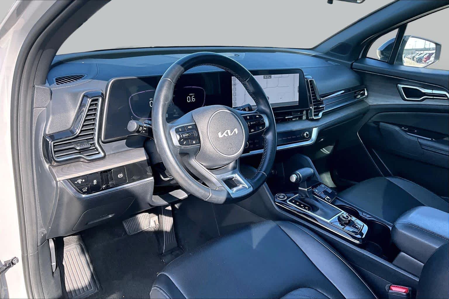 Certified Used 2025 Wolf Gray Kia X-Line image 16