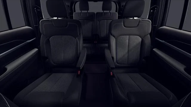 New 2026 Bright White Clear-Coat Exterior Paint Jeep Laredo X image 15