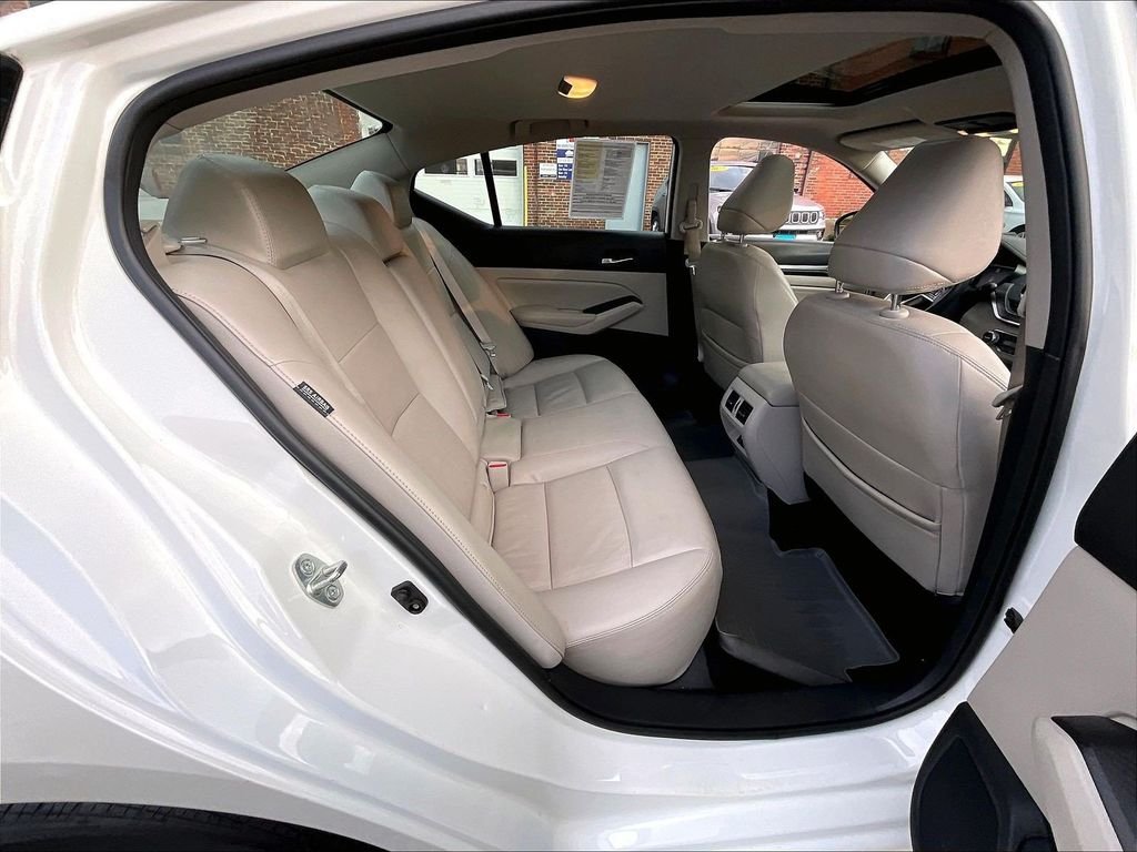 Used 2019 White Nissan 2.5 SL image 16