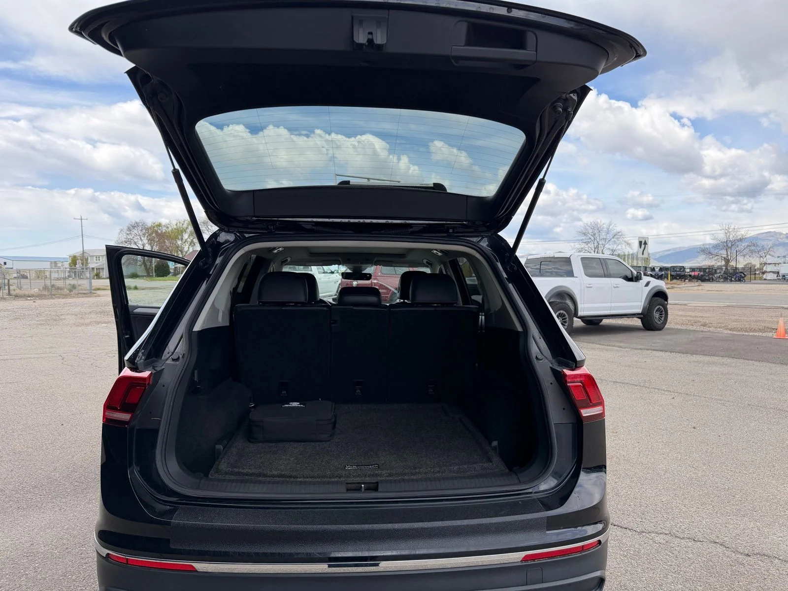 Used 2022  Volkswagen 2.0T SE image 28