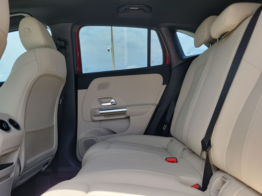 New 2026 MANUFAKTUR Patagonia Red Metallic Mercedes-Benz GLA 250 image 10