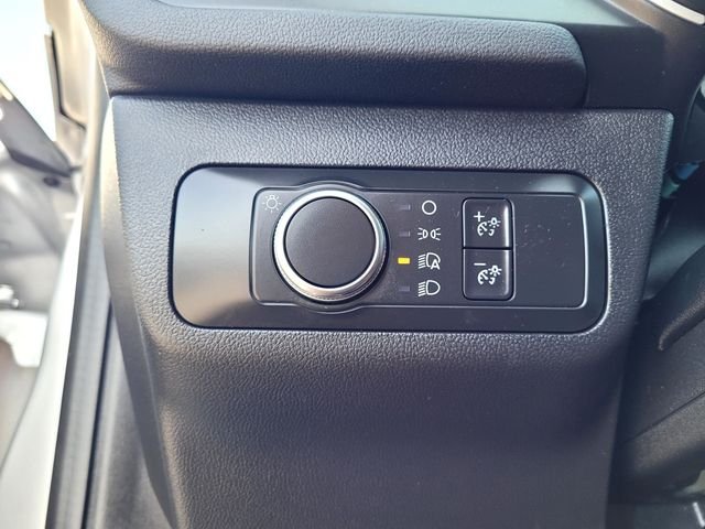 Used 2020 Silver Ford SE image 15