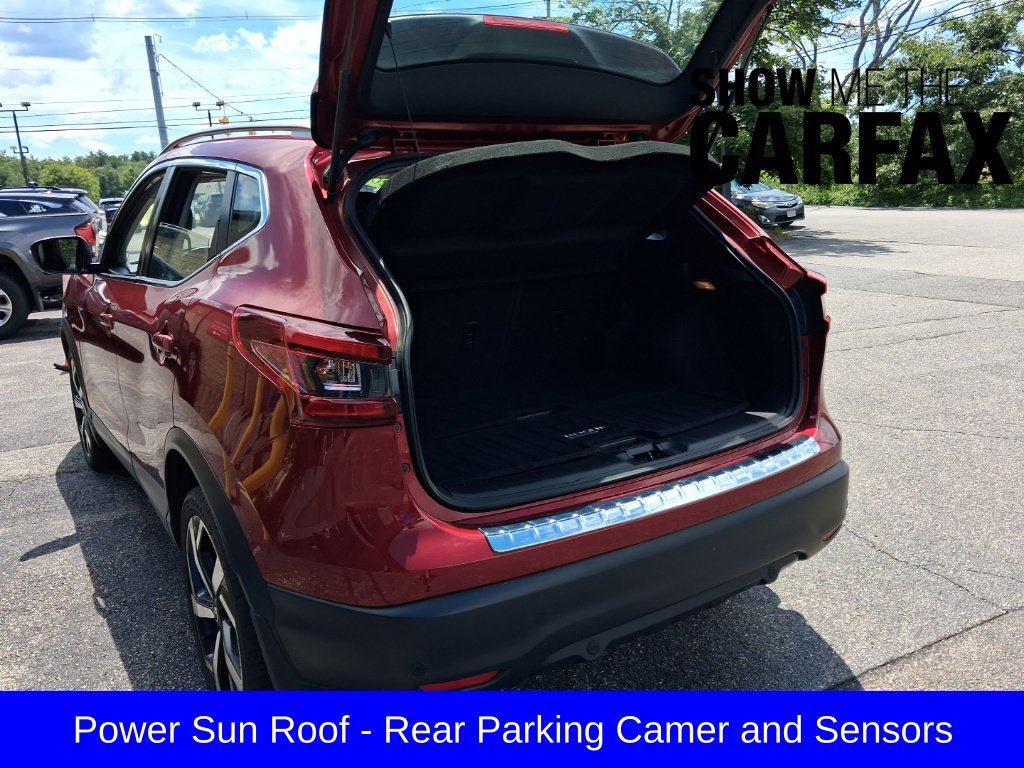Used 2020 Red Nissan SL image 12