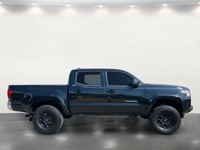 Used 2020 Black Toyota SR5 image 11
