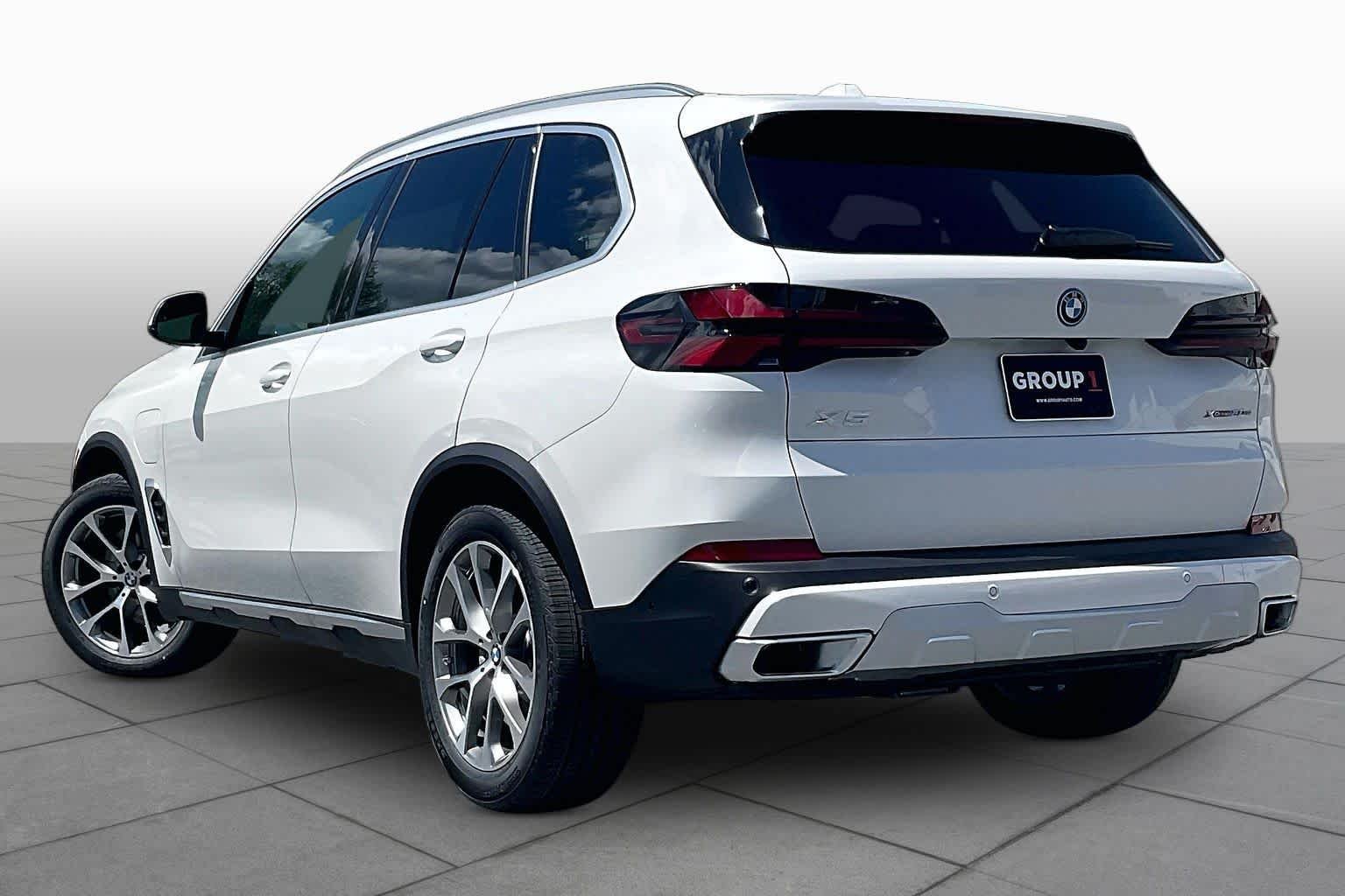 New 2026 Mineral White Metallic BMW xDrive50e image 12
