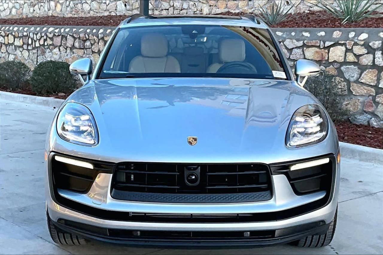 2026 Porsche Macan T - Photo 10