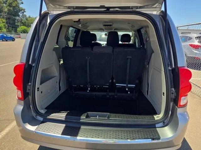 Used 2018 Silver Dodge SE image 11