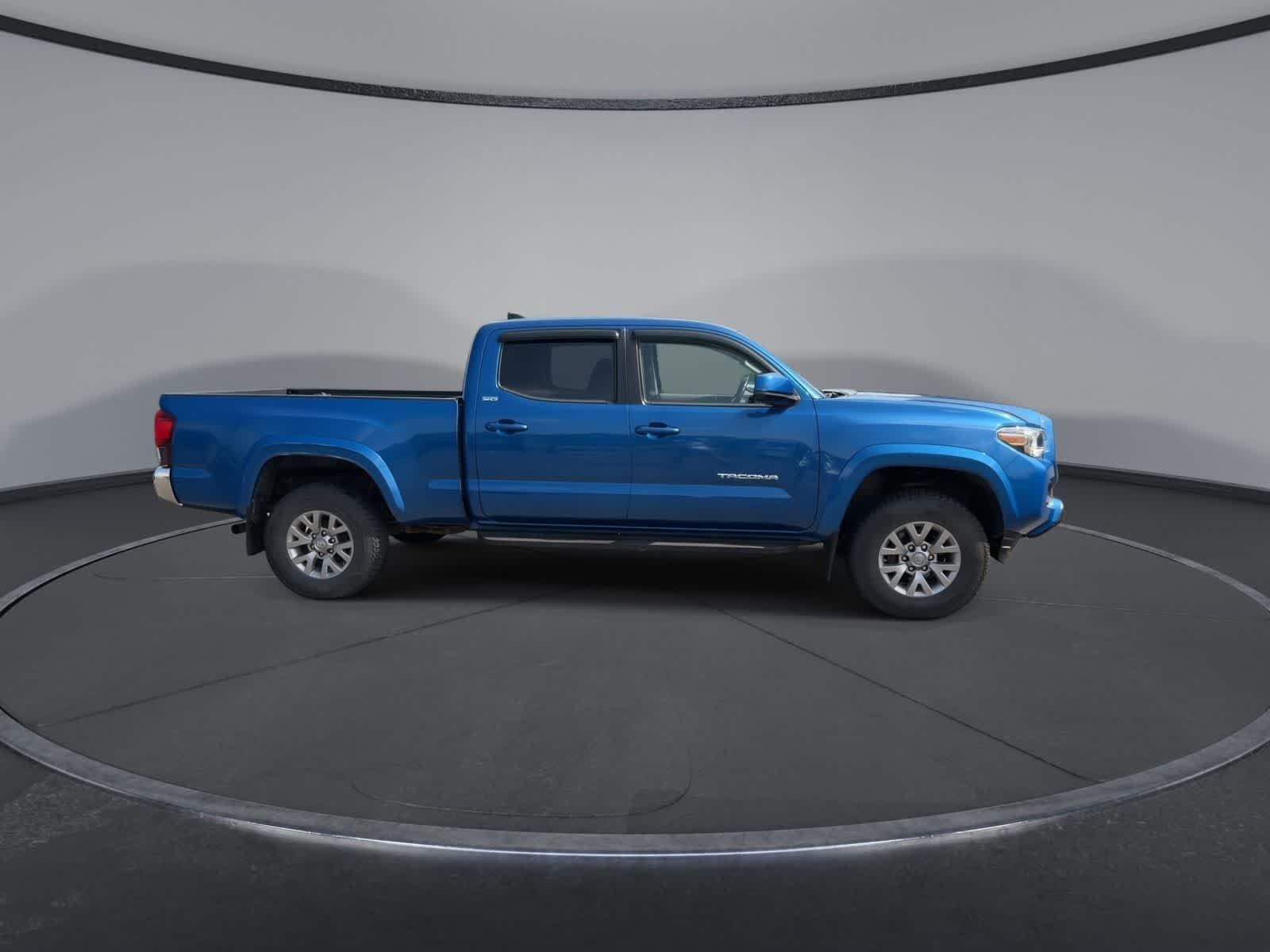 Used 2018 Blazing Blue Pearl Toyota SR5 image 9