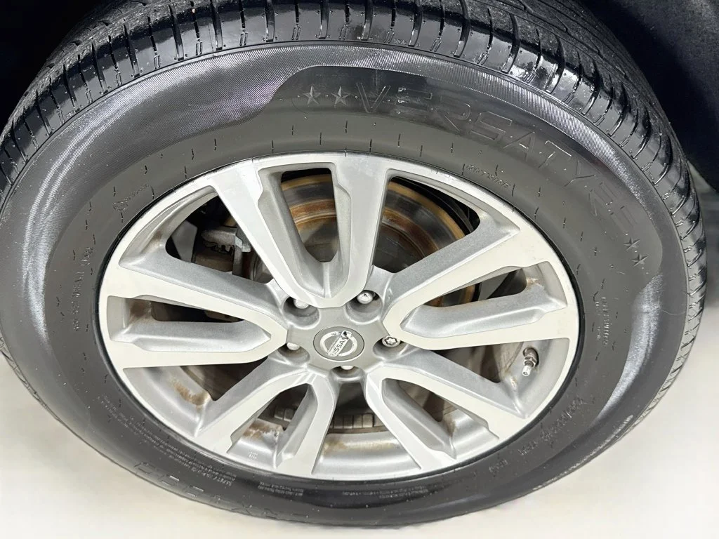 Used 2013 Dark Slate Nissan SL image 42