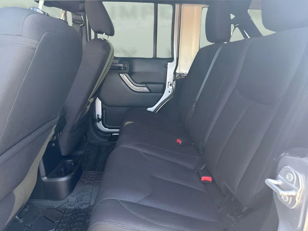 Used 2017 Silver Jeep Unlimited Sport image 9