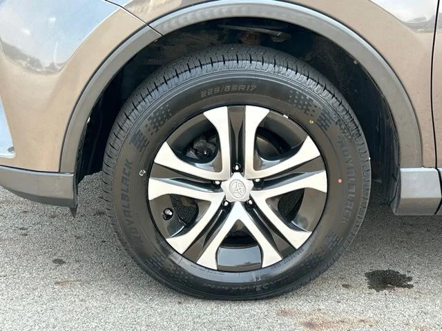 Used 2018 Gray Toyota LE image 11