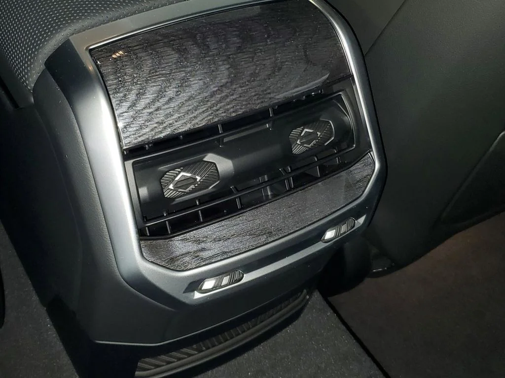 New 2026 Black BMW 760i xDrive image 12