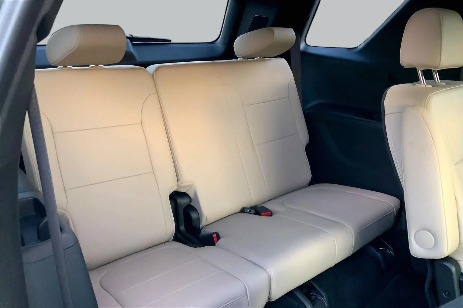 Used 2023 Silver Sage Metallic Chevrolet LT Leather image 18