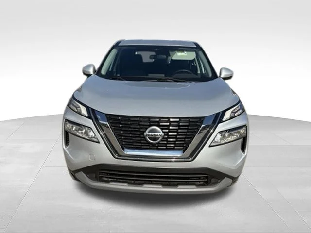 Used 2021 Silver Nissan SV image 2
