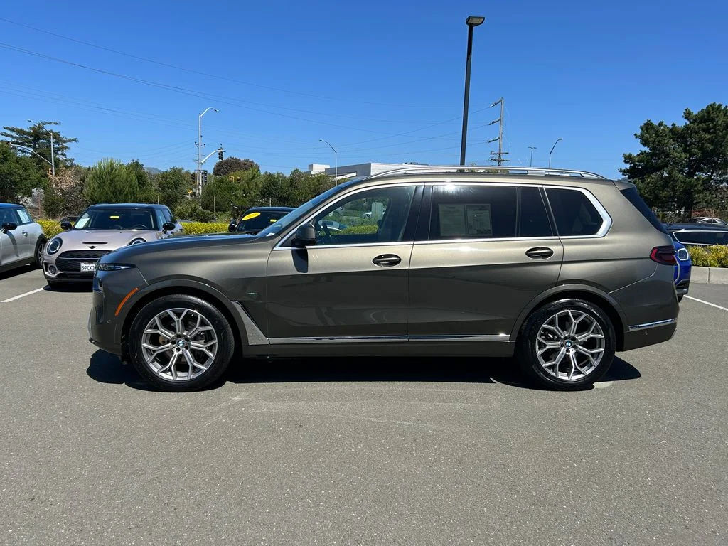 Used 2023 Green BMW xDrive40i image 2