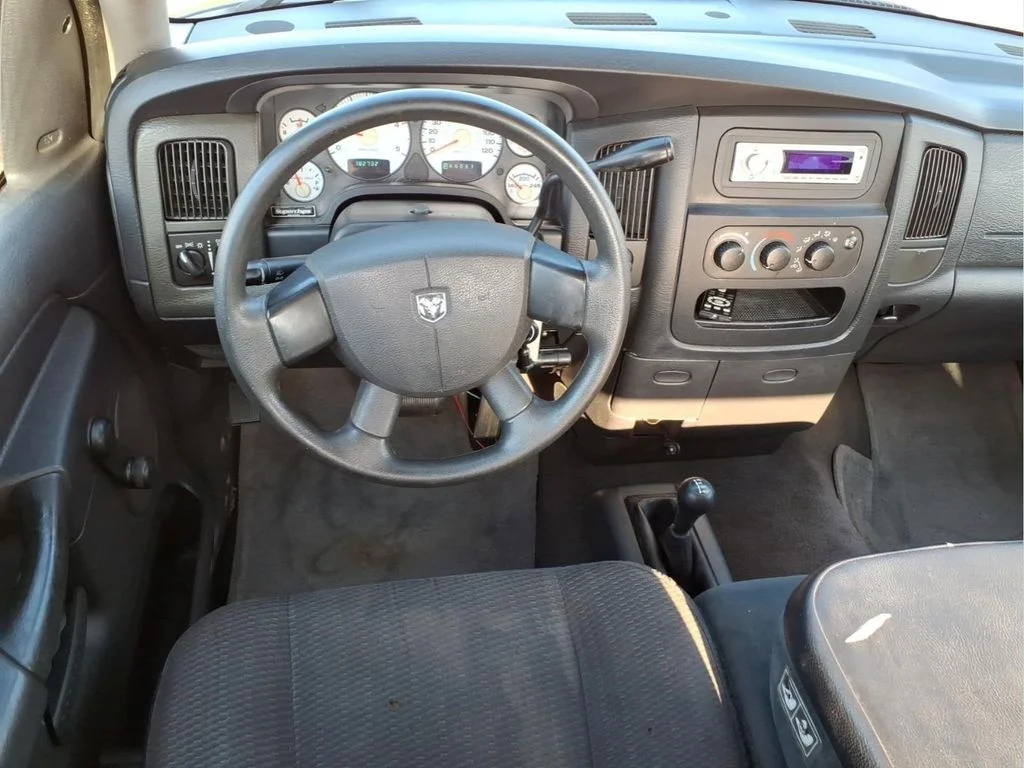 Used 2004 Blue Dodge SLT image 13