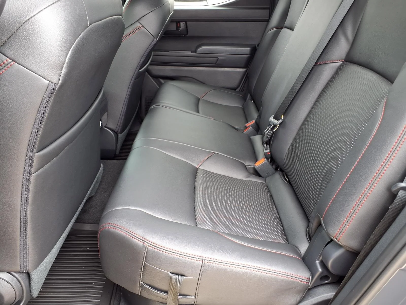 2026 Toyota Tacoma SR5 - Photo 8