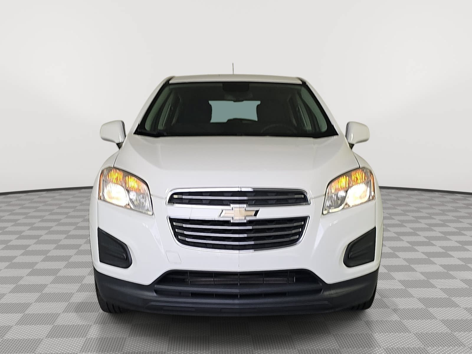 Used 2016 White Chevrolet LS image 3