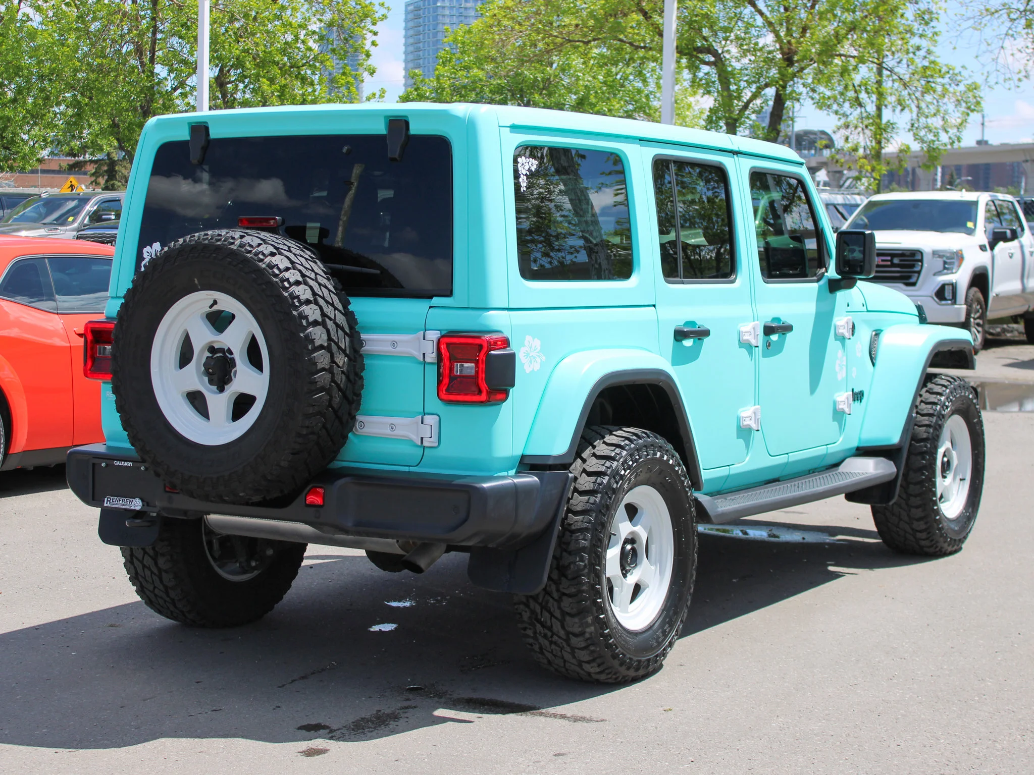 Certified Used 2025 White Jeep Sahara * No Accidents | Tiffany Blue | McKinley Leather | Adaptive Cruise | Apple CarPlay | Alpine image 15