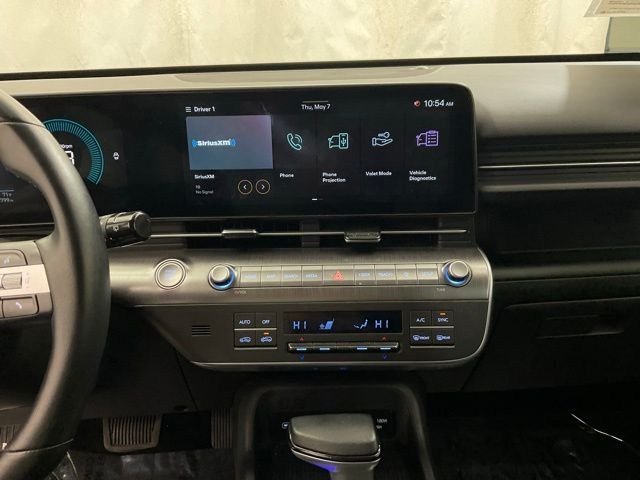 Used 2025 White Hyundai SEL image 17