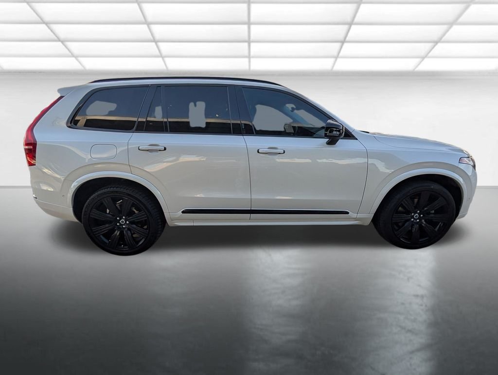 Used 2022 White Volvo T6 Inscription 6 Passenger image 33