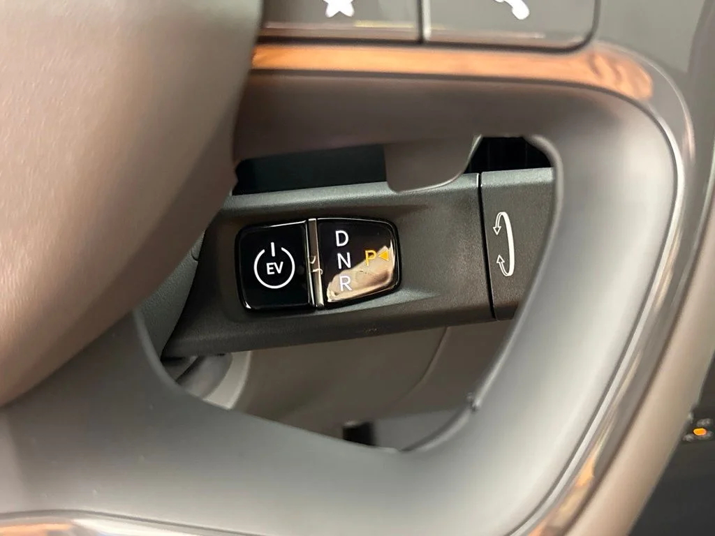 New 2026 Ocean Blue Kia Wind AWD image 33