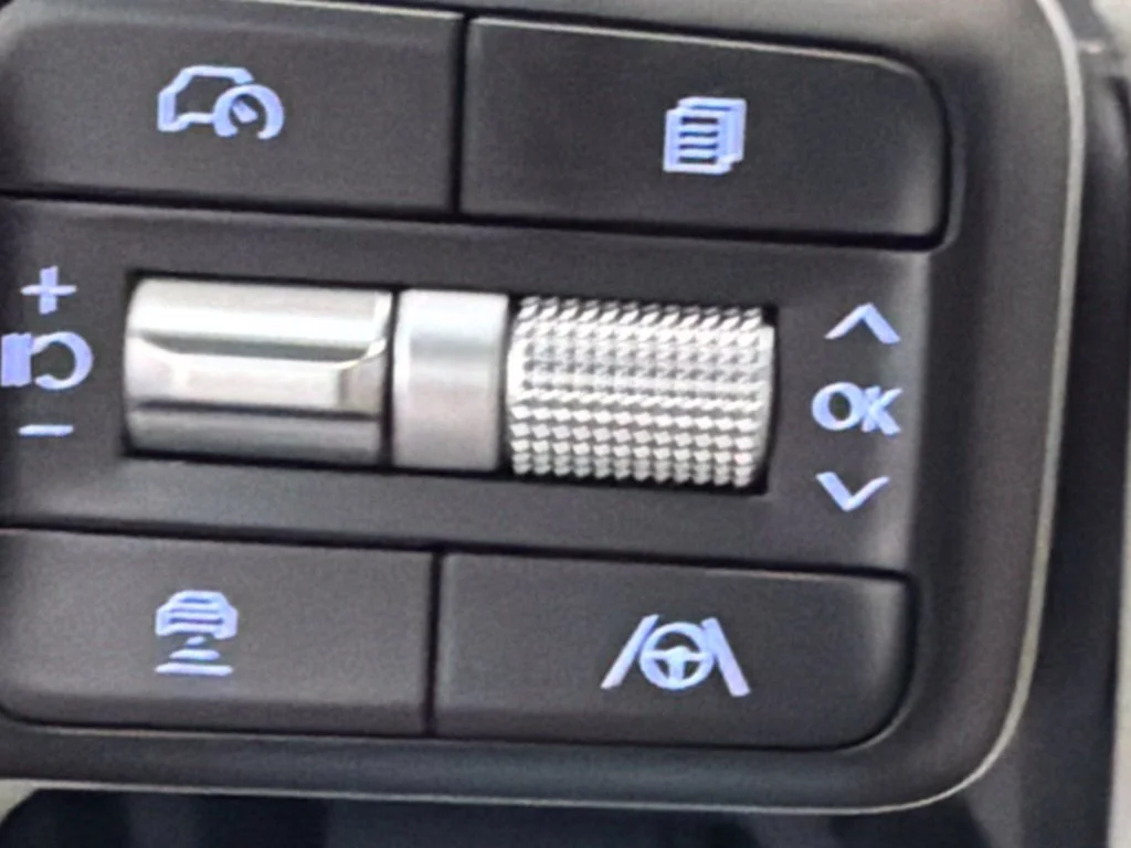 New 2027 Shimmering Silver Hyundai SEL image 22