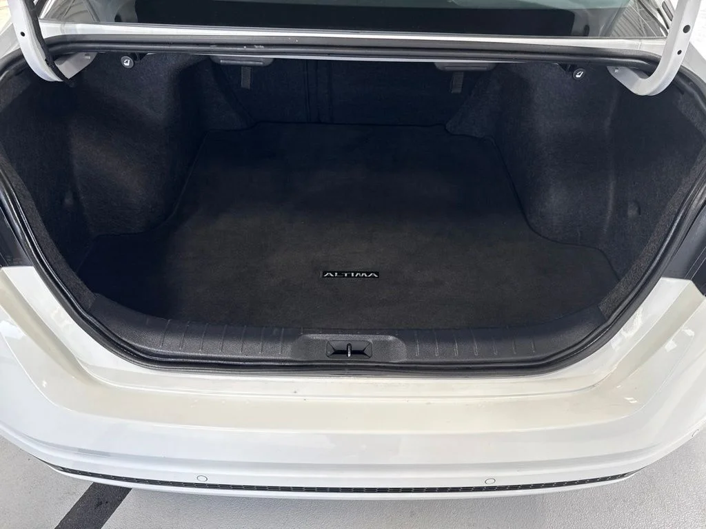 Used 2025 White Nissan 2.5 SV image 14
