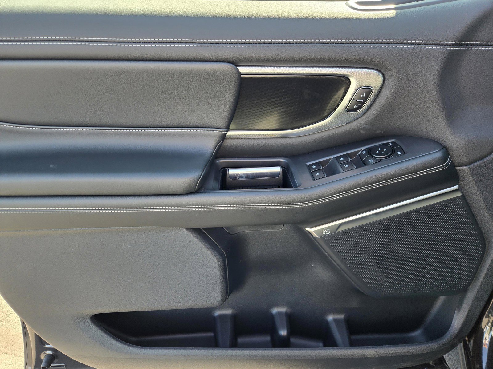 New 2027 Dark Matter Gray Metallic Ford MAX Platinum image 10