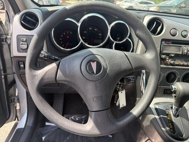 Used 2007 Silver Pontiac Base image 9