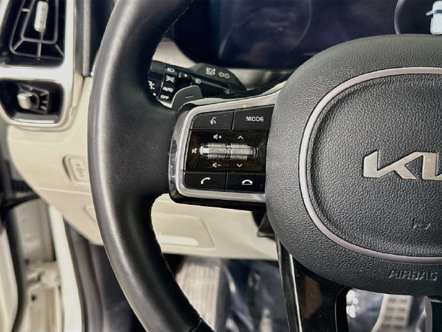 Used 2023 Snow White Pearl Kia SX Prestige image 10