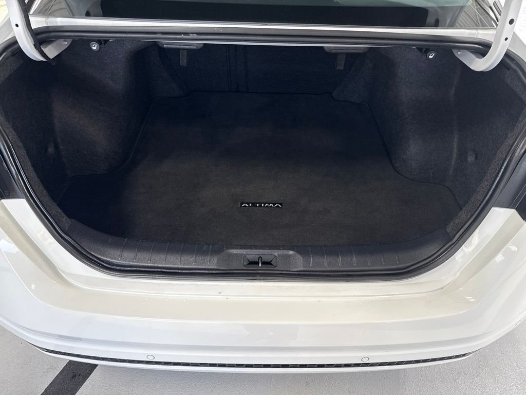 Used 2025 White Nissan 2.5 SV image 14