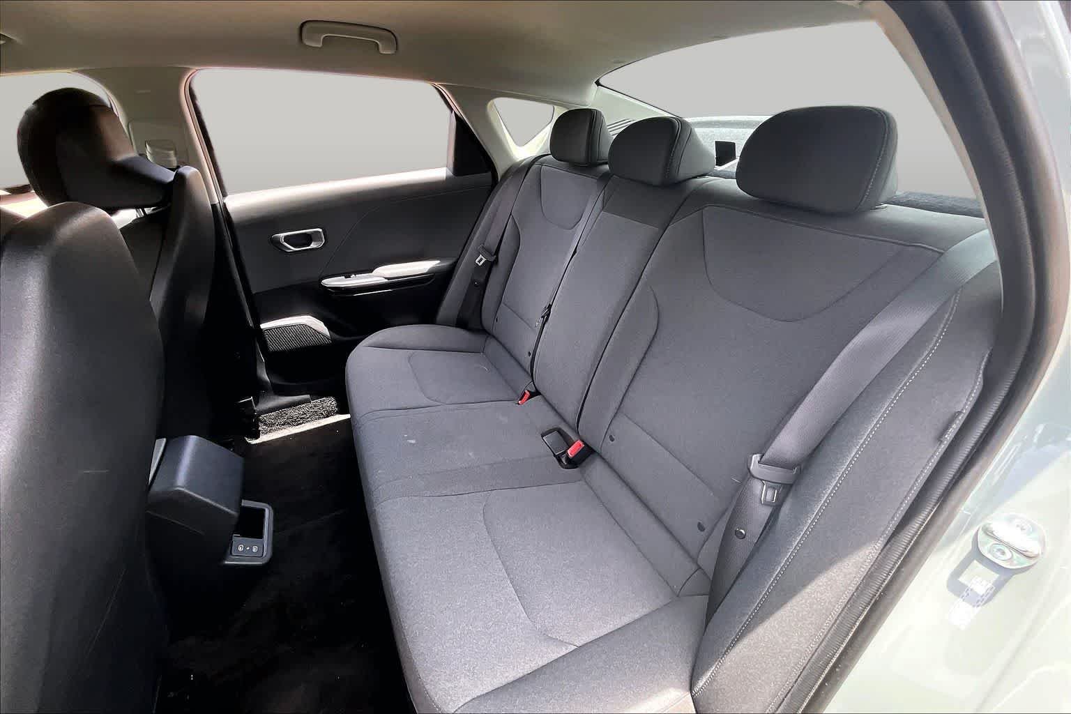Used 2025 Morning Haze Kia LXS image 21