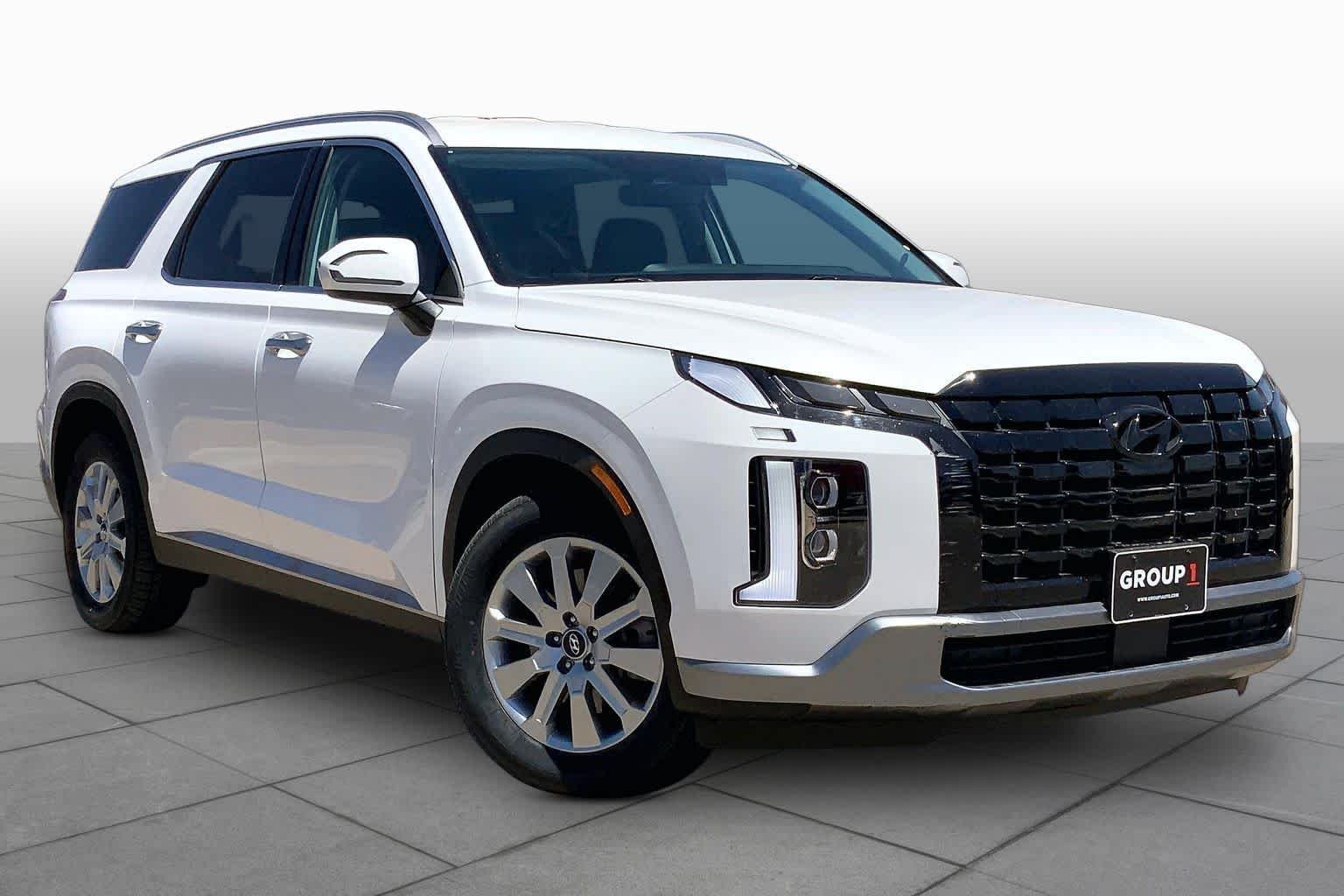 Used 2025 Hyper White Hyundai SEL image 3