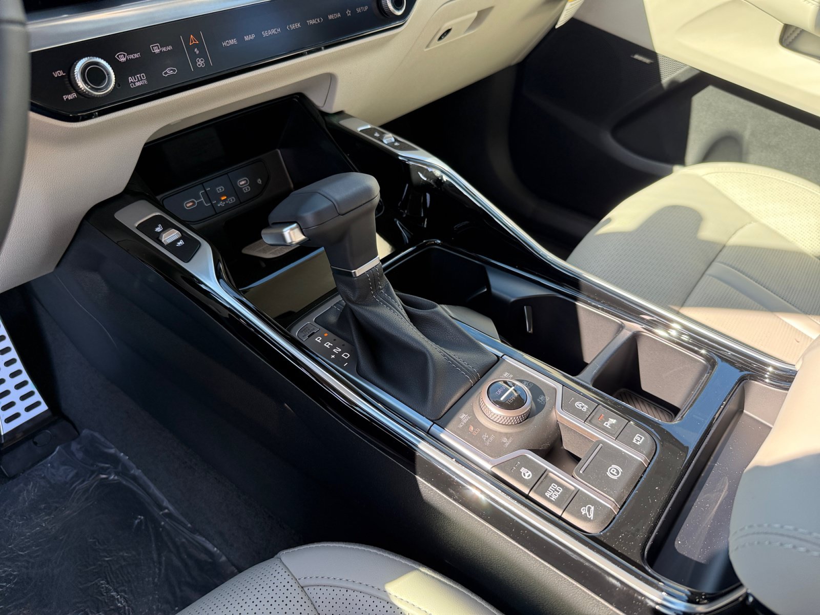 New 2026 Wolf Gray Kia X-Line SX image 13
