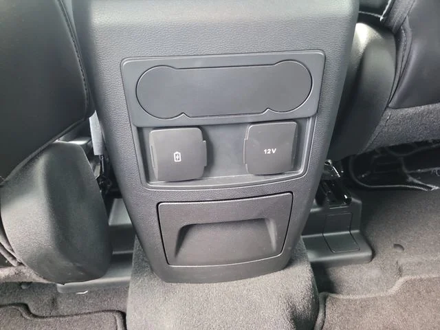 Used 2023 Red Ford XLT image 17