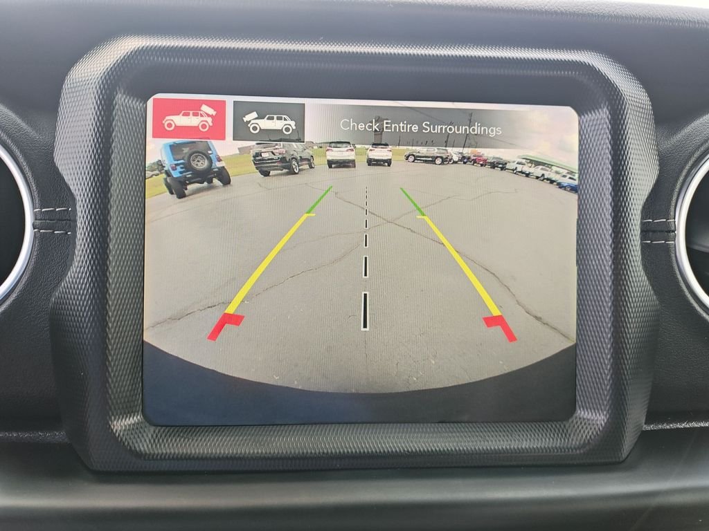 Used 2021 Silver Jeep Unlimited Sahara image 23