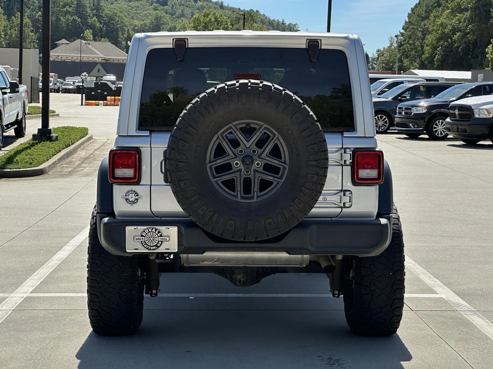 Used 2024 Silver Zynith Clearcoat Jeep Sport S image 6