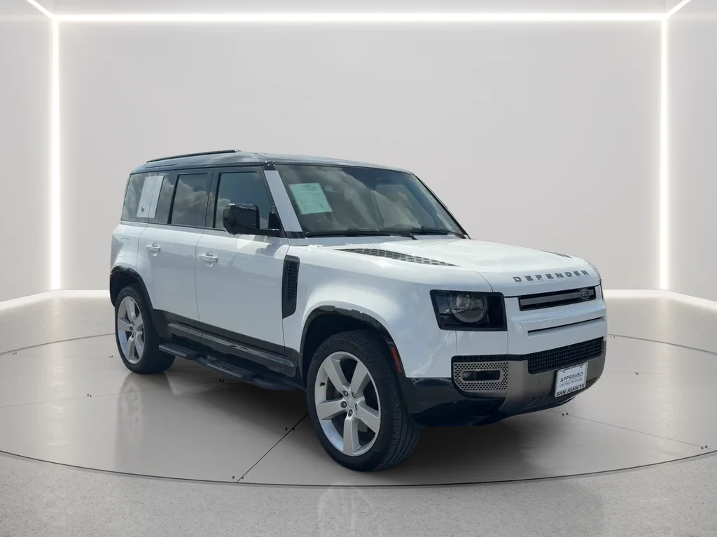 Used 2024  Land Rover X-Dynamic SE image 3