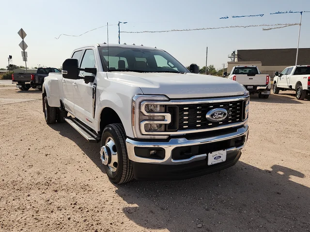 2027 Ford Super Duty F-350 DRW Lariat