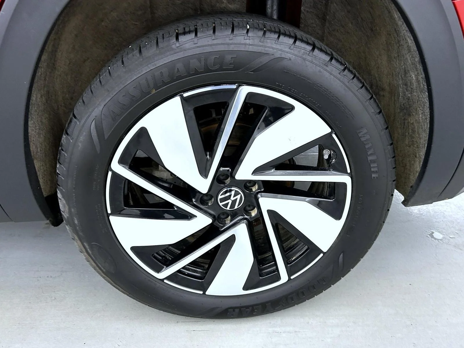 Used 2024 Blue Volkswagen 2.0T SEL image 24