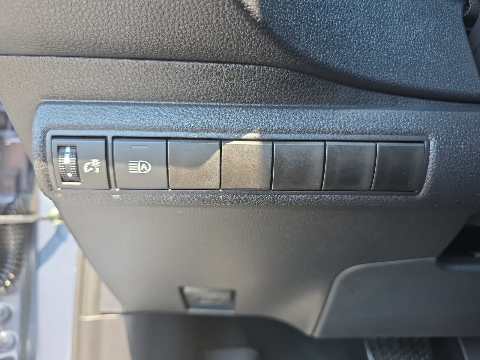 Used 2025  Toyota LE image 24