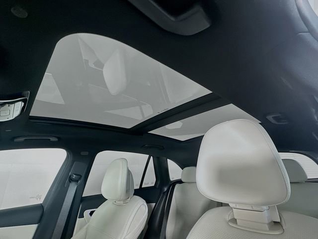 New 2026 MANUFAKTUR Moonlight White Metallic Mercedes-Benz GLC 300 image 53