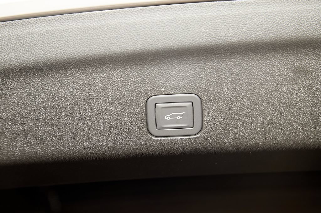 2026 GMC Yukon XL Denali - Photo 21
