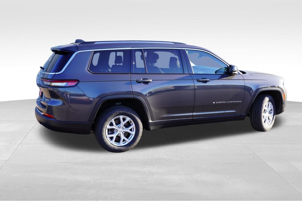 Used 2023 Baltic Gray Metallic Clearcoat Jeep Limited image 4