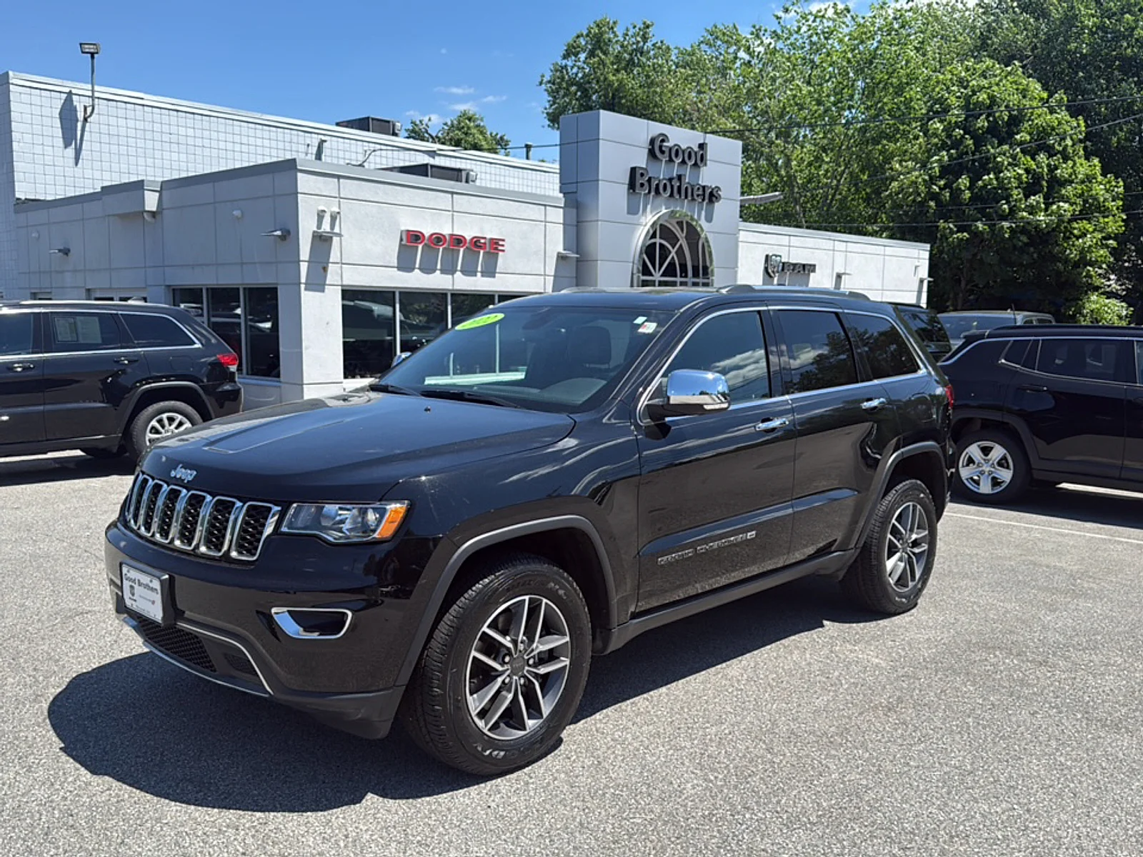 Certified Used 2022 Diamond Black Crystal Pearlcoat Jeep Limited 4x4 image 1