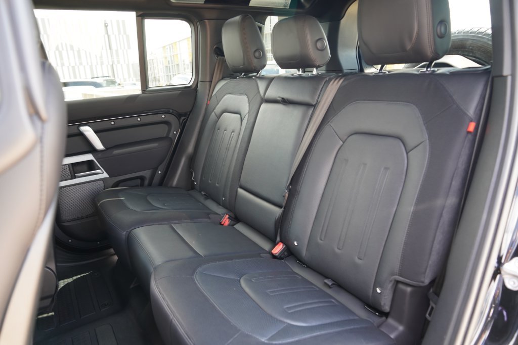 Used 2022  Land Rover X-Dynamic SE image 32