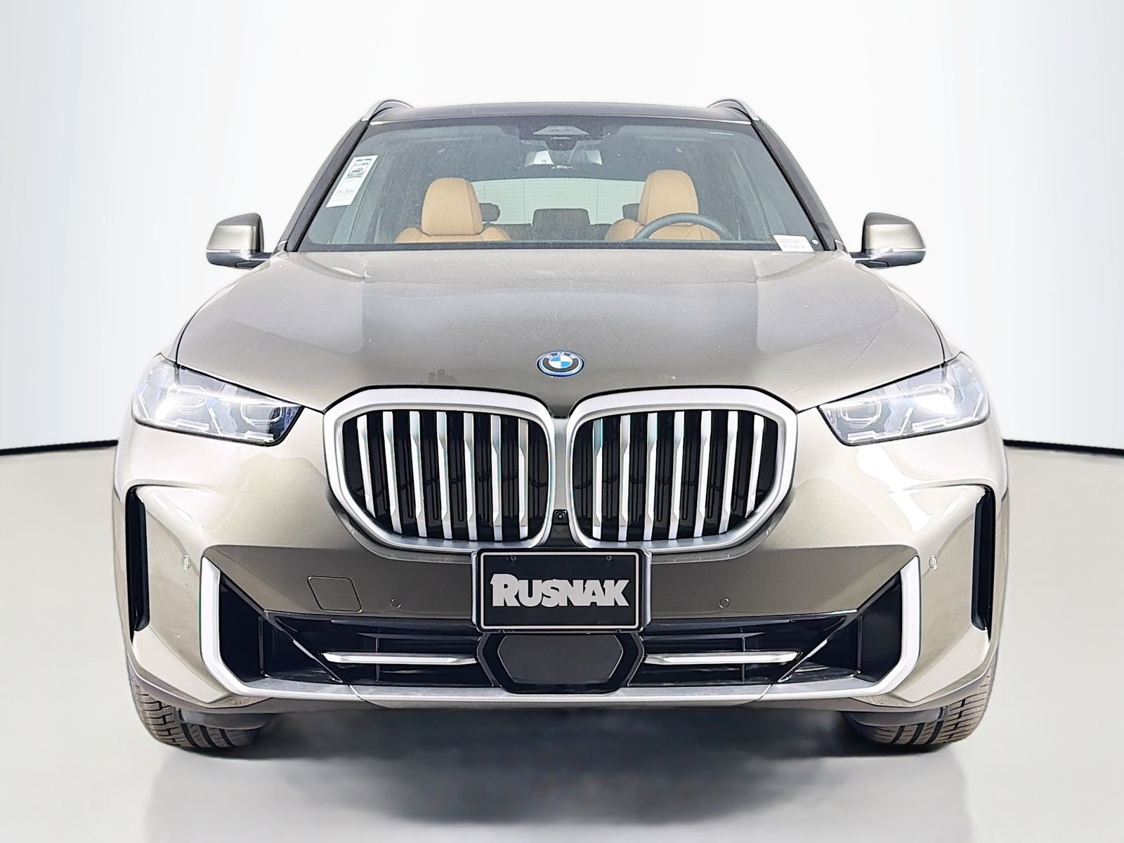 New 2026 Manhattan Green Metallic BMW xDrive50e image 2