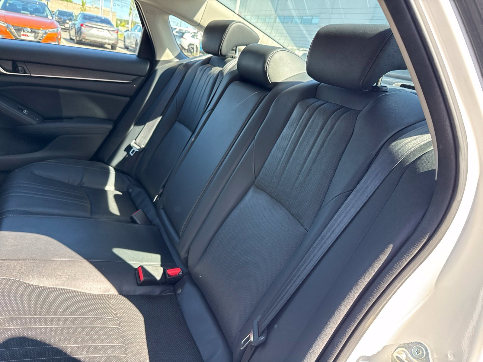 Used 2018 White Honda EX-L image 12