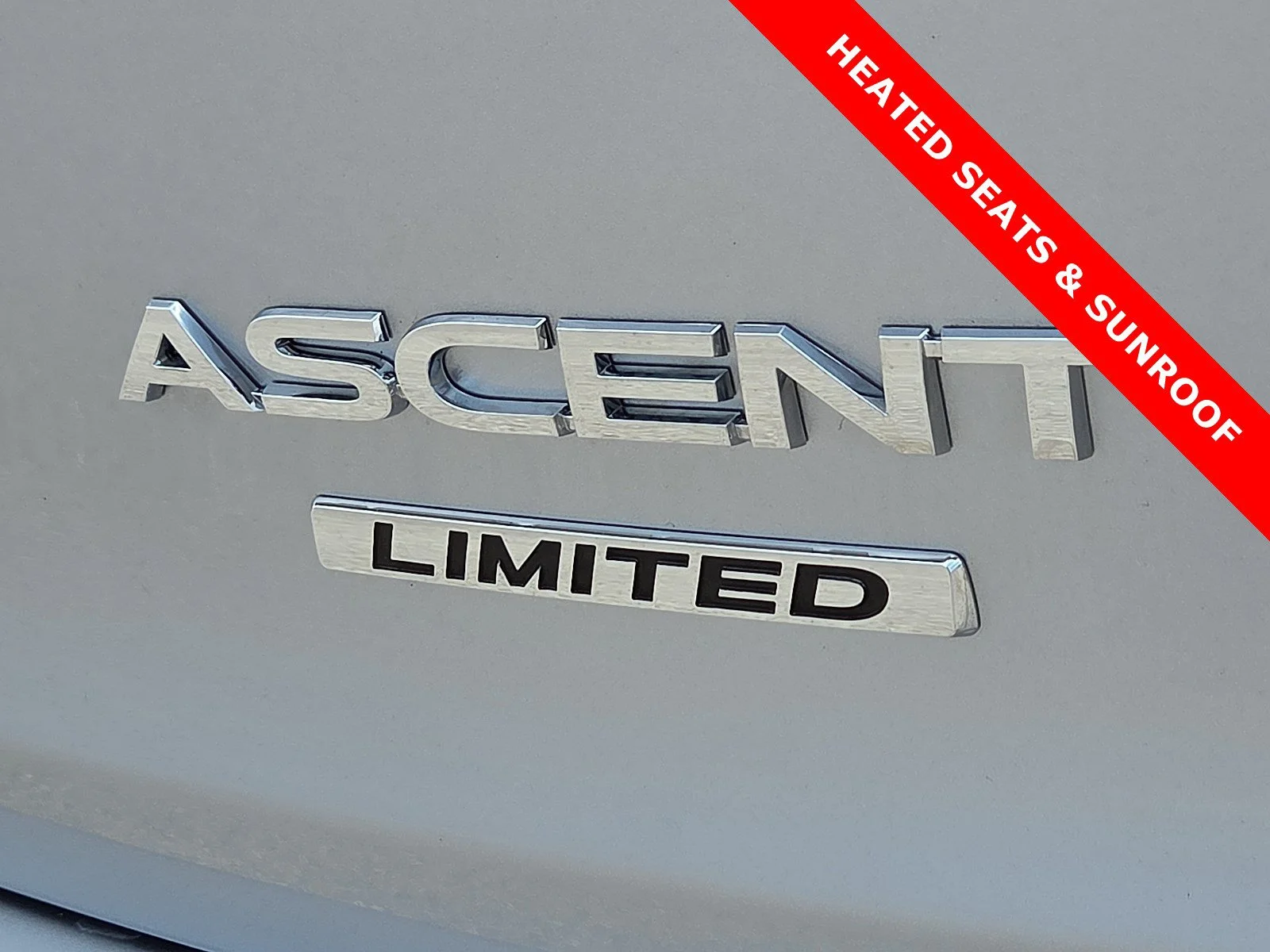 Used 2023 Ice Silver Metallic Subaru Limited image 8